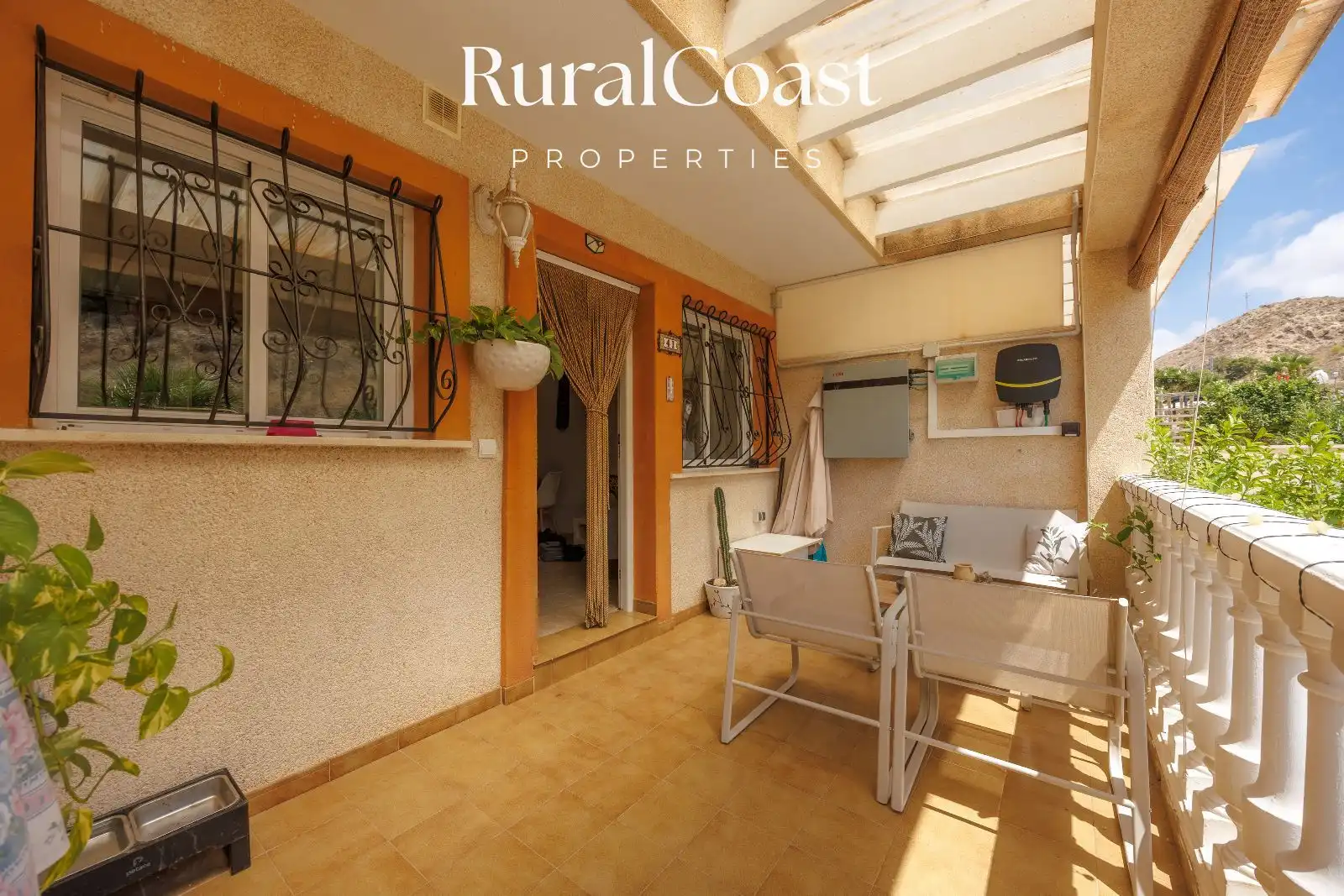 Vista exterior de Casa adosada en venda en Busot amb Jardí privat, Piscina i Piscina comunitària