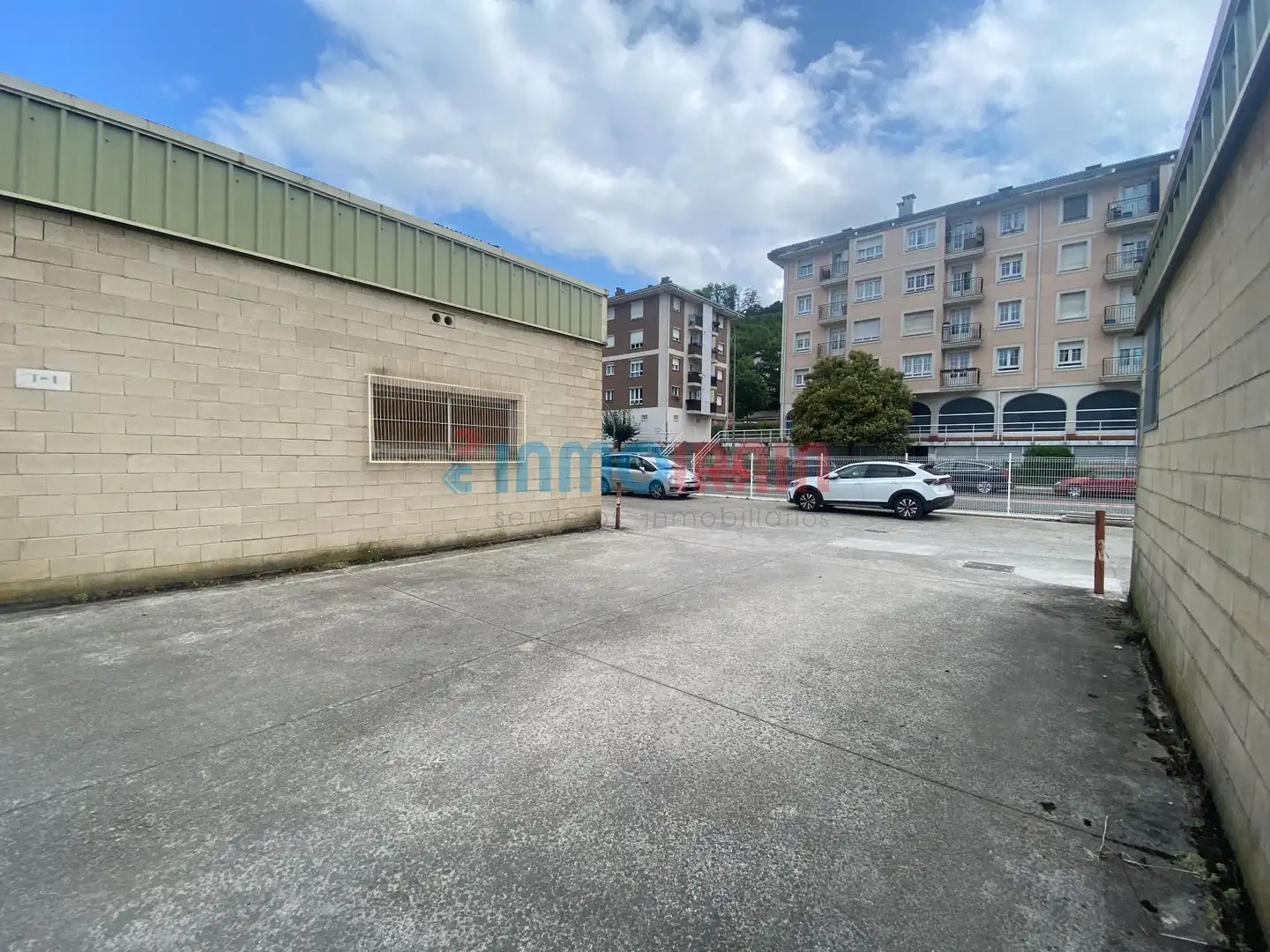 Parkplatz von Fabrikhallen zum Verkauf in Ordizia