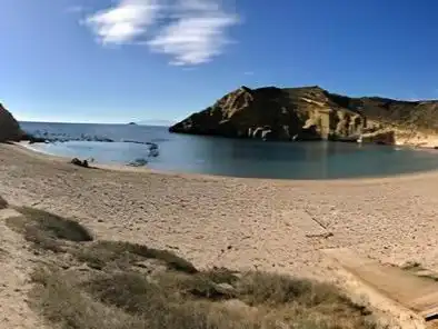 Vista exterior de Àtic de lloguer en Águilas amb Aire condicionat, Calefacció i Jardí privat