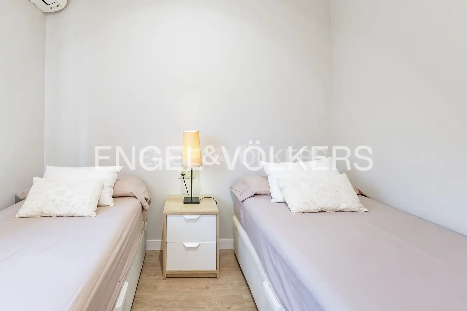 Habitación de Casa o chalet en venta en El Masnou con Aire acondicionado, Calefacción y Jardín privado