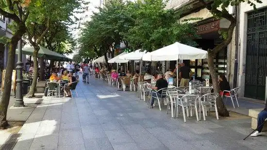 Vista exterior de Pis per a compartir en Ourense Capital  amb Calefacció, Moblat i Balcó