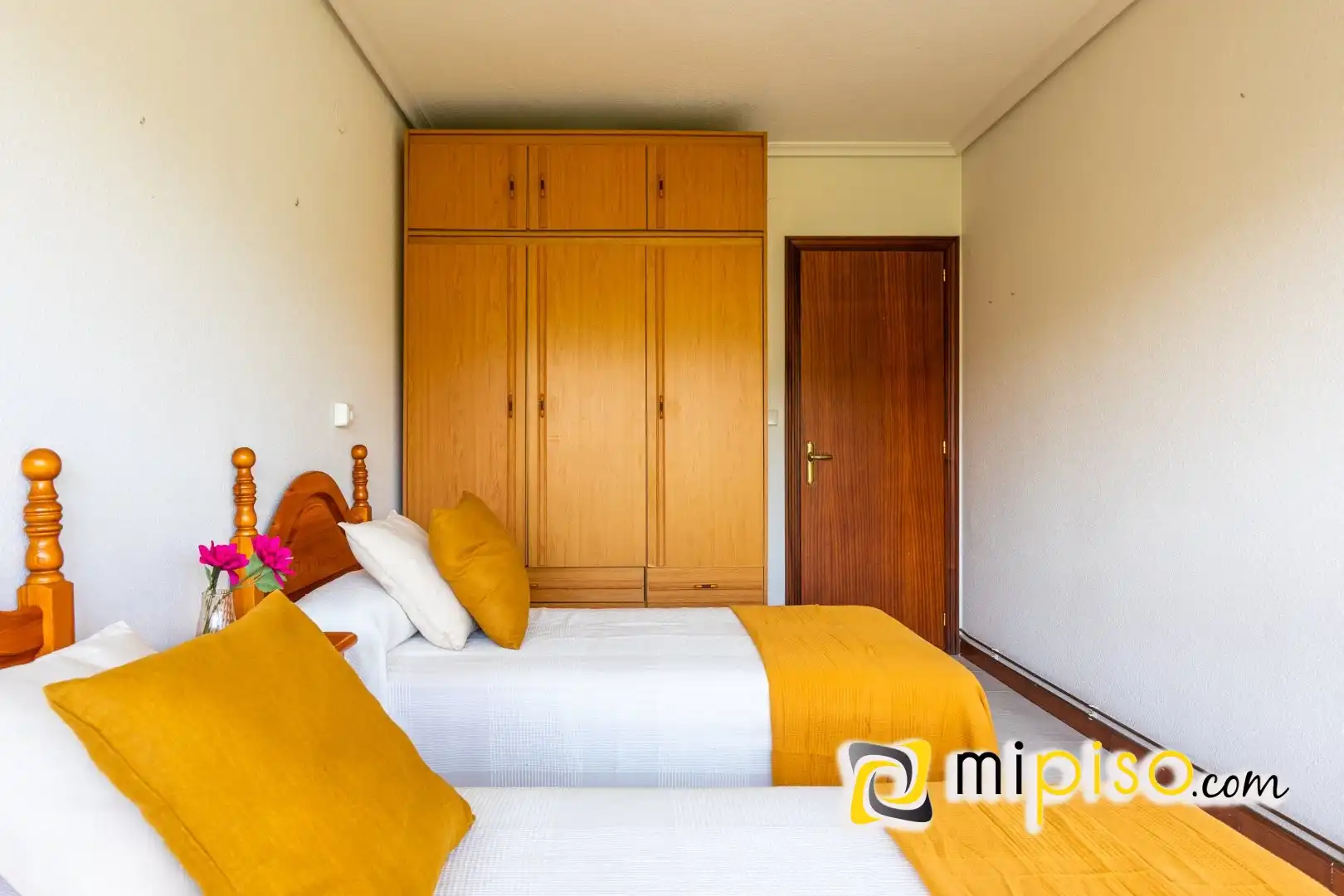 Habitación de Piso en venta en Arnuero con Calefacción, Terraza y Amueblado
