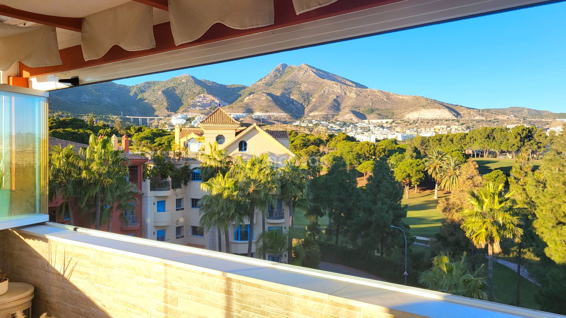 Vista exterior de Àtic en venda en Benalmádena amb Aire condicionat, Calefacció i Terrassa