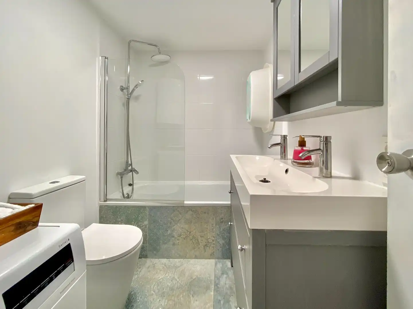 Bathroom of Apartments for sale in Almuñécar  with Terrace, Furnished and Community pool