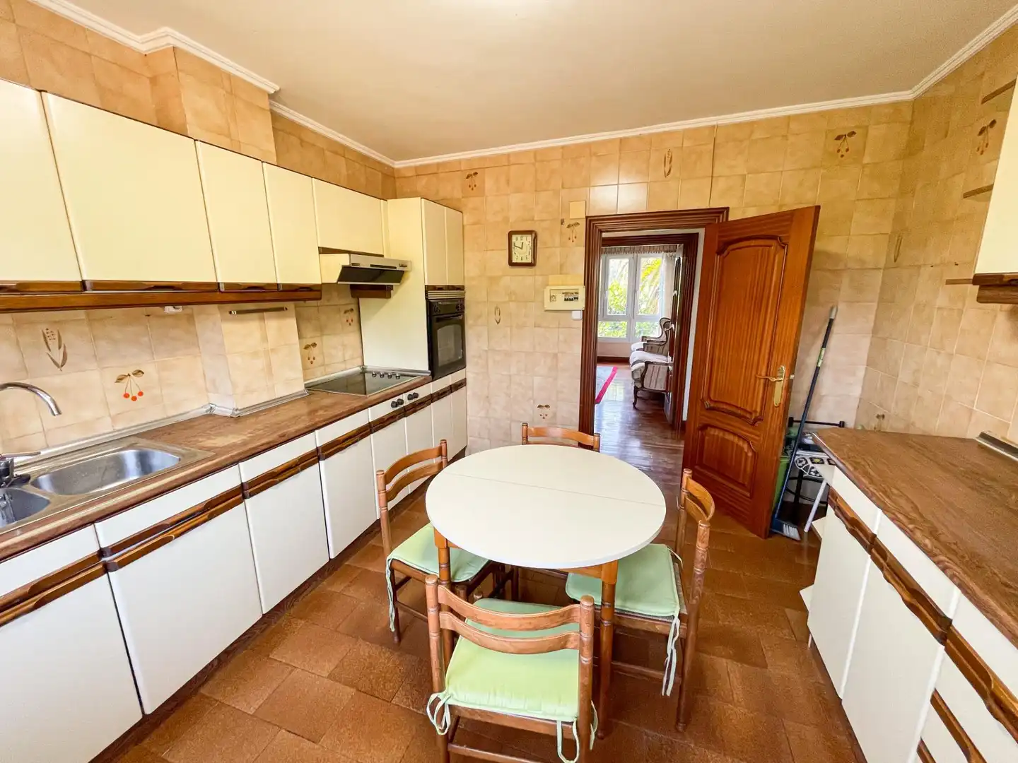 Kitchen of Houses for sale in Abanto y Ciérvana-Abanto Zierbena  with Heating, Private garden and Storage room