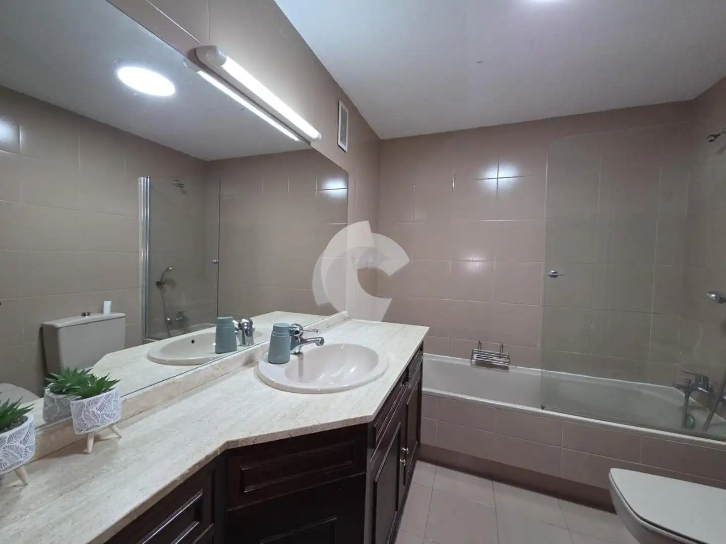 Bathroom of Flat for rent in Vigo   with Heating, Terrace and Swimming Pool