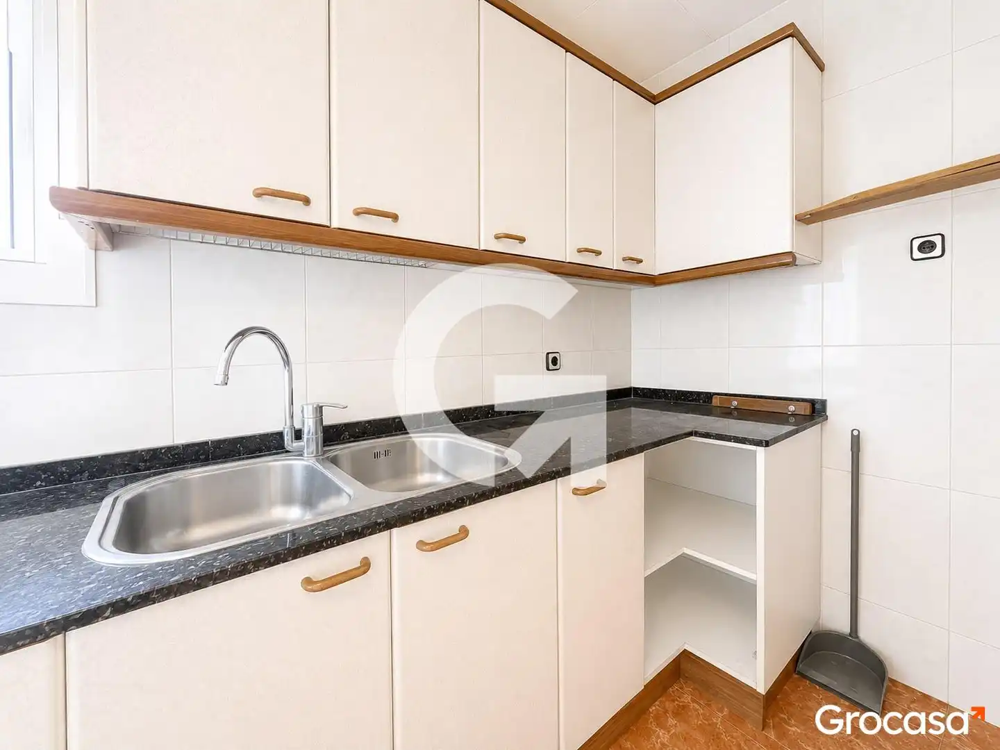 Kitchen of Flat for sale in Barcelona  with Private garden, Terrace and Oven