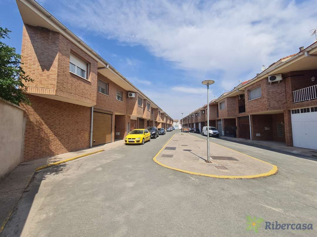 Casa adosada en venda a Calle Miguel Indurain, 1, Ribaforada