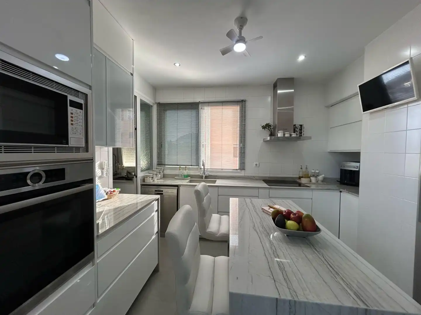 Cuina de Àtic en venda en Benidorm amb Aire condicionat, Jardí privat i Terrassa