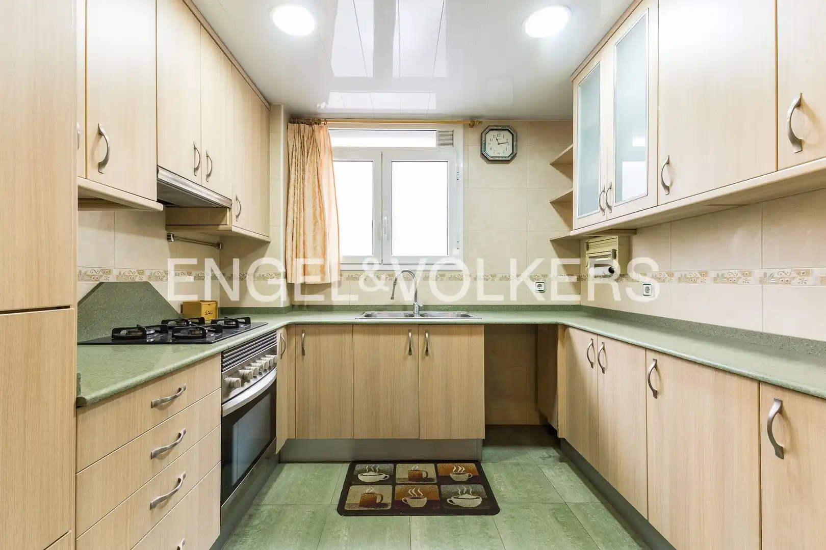 Küche von Wohnung zum Verkauf in Barcelona mit Klimaanlage, Heizung und Terrasse