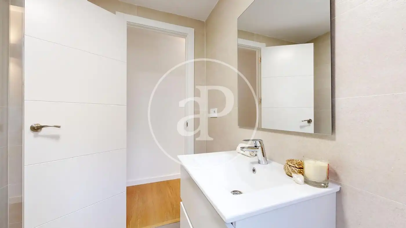 Badezimmer von Wohnung zur Miete in Valencia mit Klimaanlage, Heizung und Möbliert