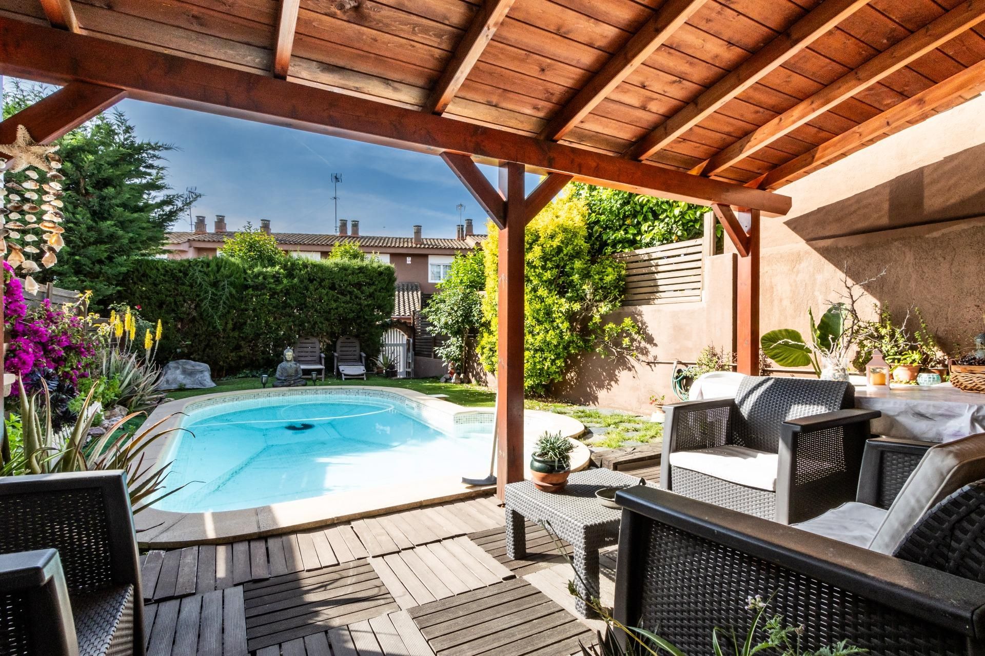 Piscina de Casa o xalet en venda en Sant Quirze del Vallès amb Aire condicionat, Calefacció i Jardí privat