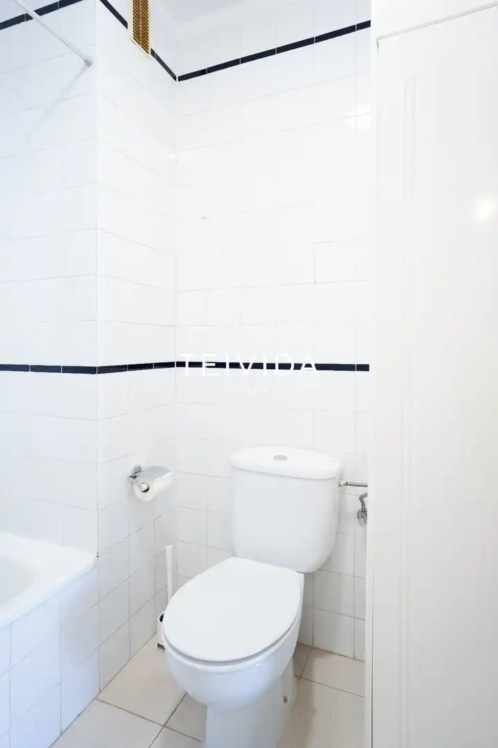 Baño de Piso de alquiler en Granadilla de Abona con Terraza, Piscina y Amueblado