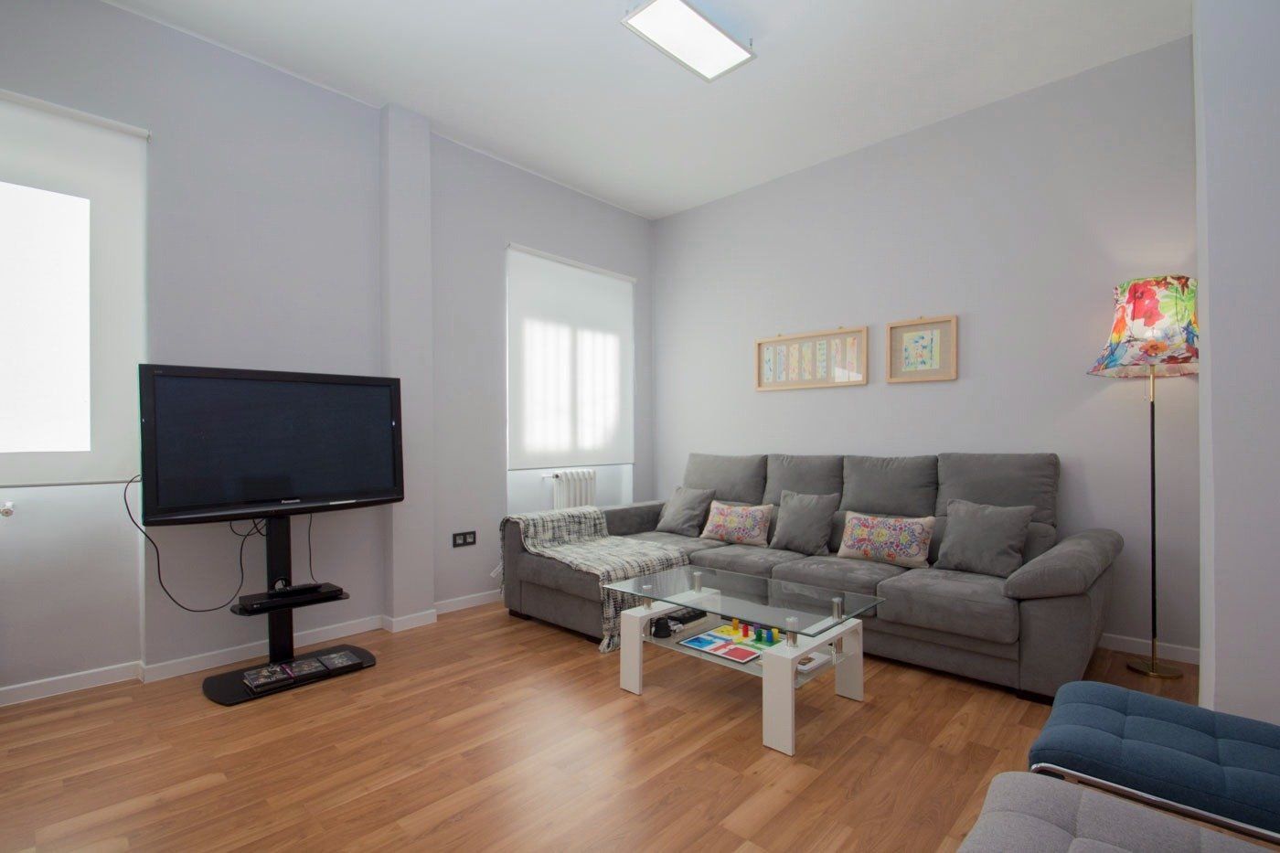 Living room of Flat for sale in  Granada Capital  with Air Conditioner, Heating and Balcony