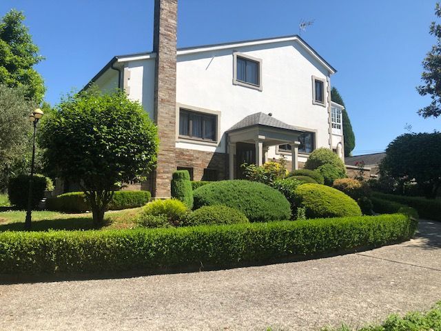 Vista exterior de Casa o xalet en venda en Lugo Capital amb Jardí privat, Parquet i Terrassa
