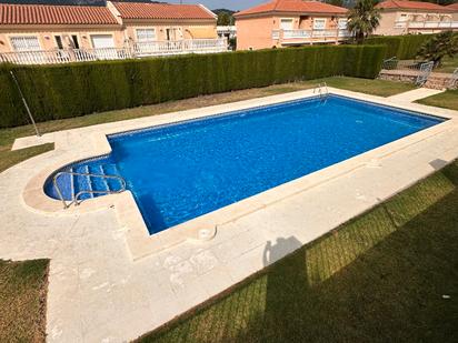 Piscina de Casa adosada en venda en Mont-roig del Camp amb Aire condicionat, Calefacció i Jardí privat