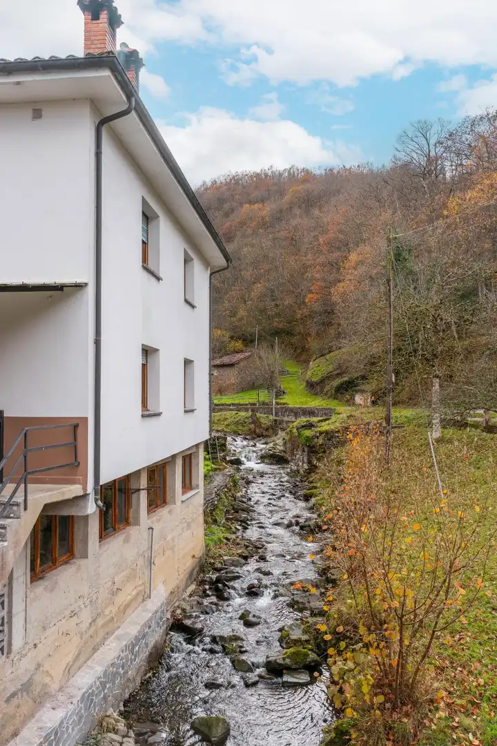 Vista exterior de Casa o chalet en venta en Caso con Calefacción, Jardín privado y Terraza