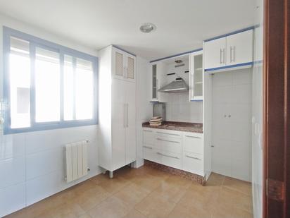 Cuina de Apartament en venda en Mérida amb Aire condicionat, Terrassa i Balcó