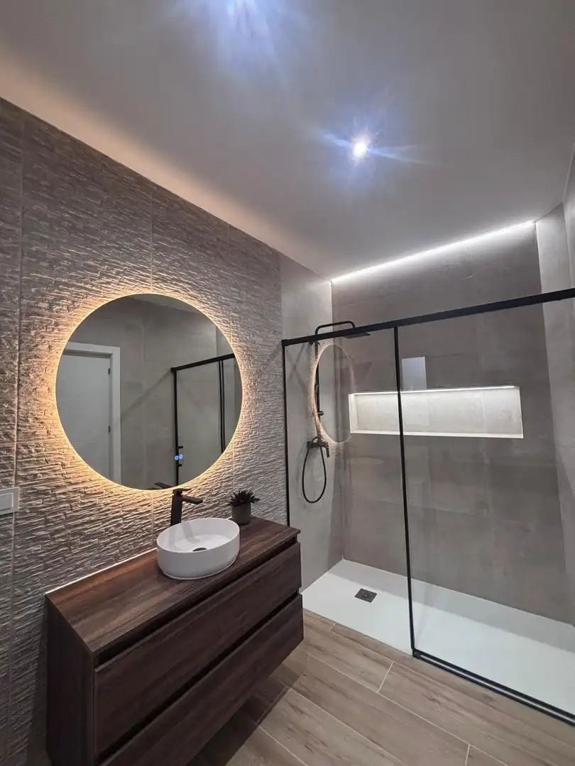 Bathroom of Flat for rent in Granada  with Air Conditioner, Furnished and Balcony