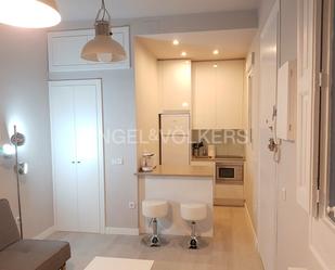 Cuina de Apartament de lloguer en  Madrid Capital amb Calefacció i Moblat