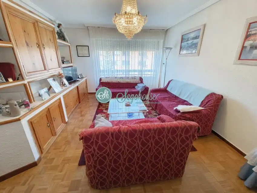 Living room of Flat for sale in Segovia  with Heating, Parquet flooring and Terrace