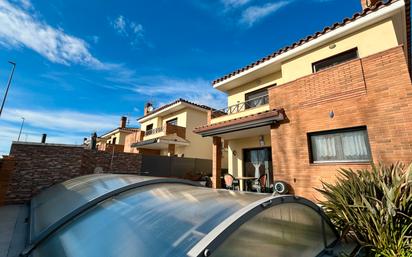 Exterior view of Single-family semi-detached for sale in Empuriabrava  with Air Conditioner, Heating and Private garden