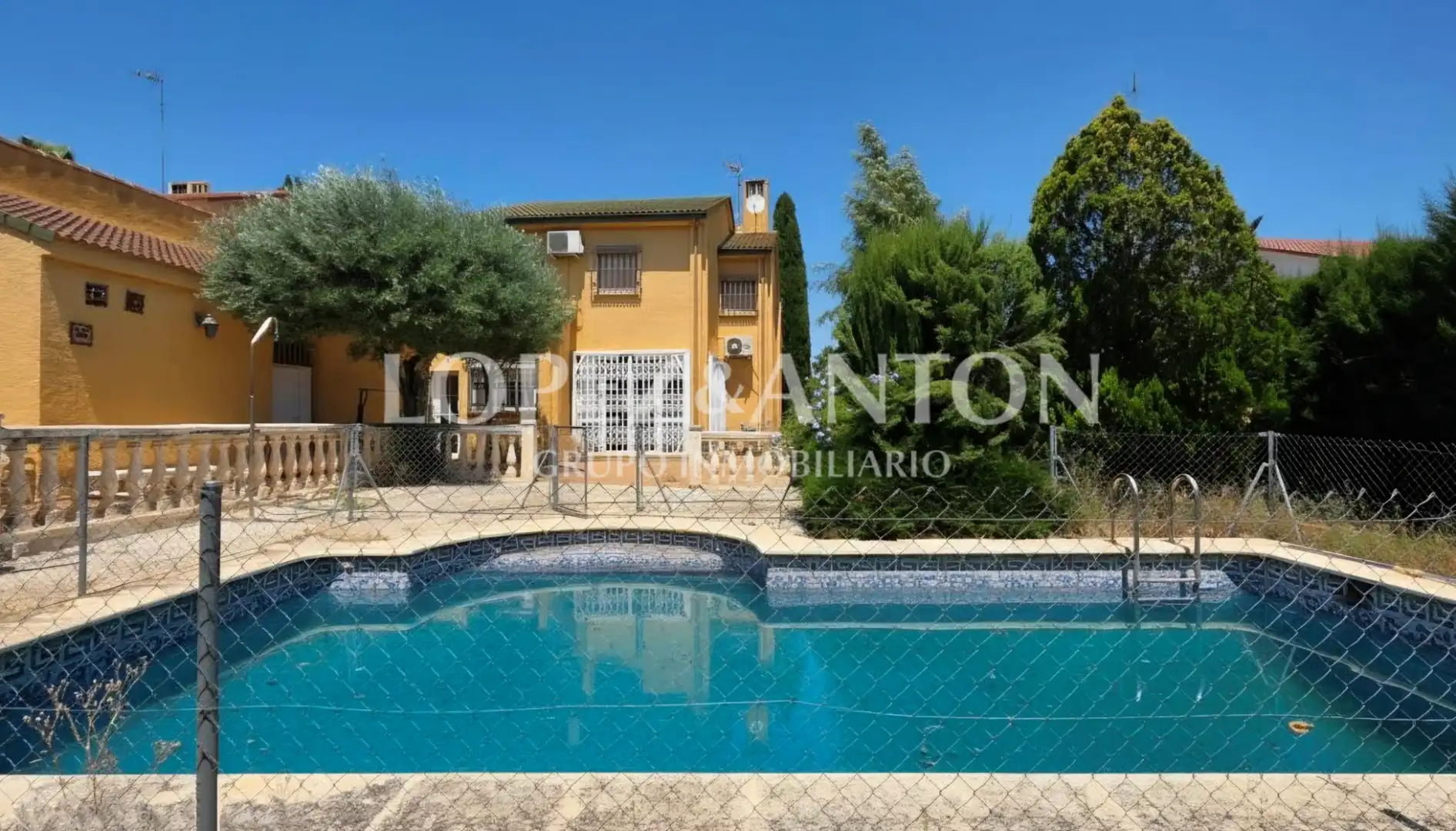 Vista exterior de Casa o chalet en venta en San Antonio de Benagéber con Aire acondicionado, Calefacción y Jardín privado