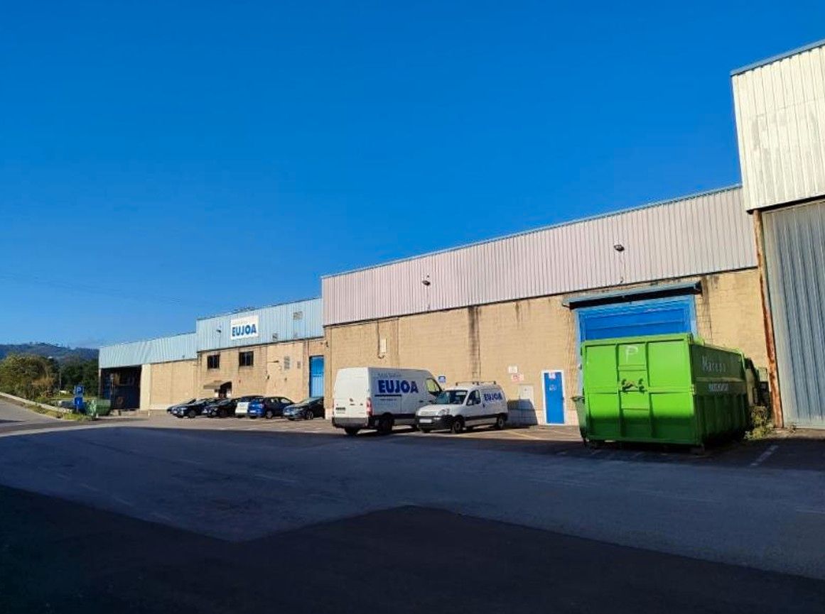 Vista exterior de Nave industrial en venta en Siero