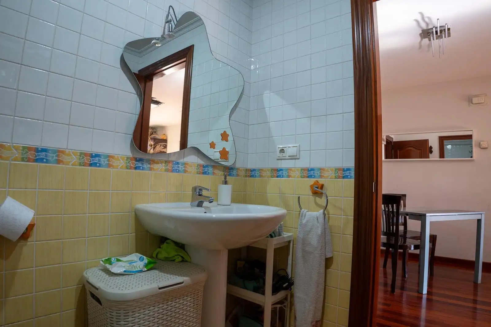 Bany de Apartament en venda en Gijón  amb Calefacció, Parquet i Traster