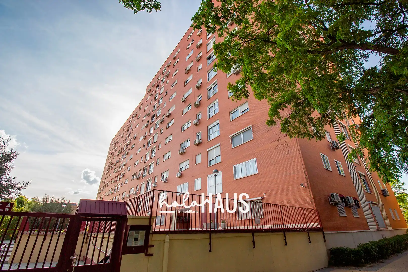 Exterior view of Flat for sale in Madrid  with Air Conditioner, Heating and Storage room
