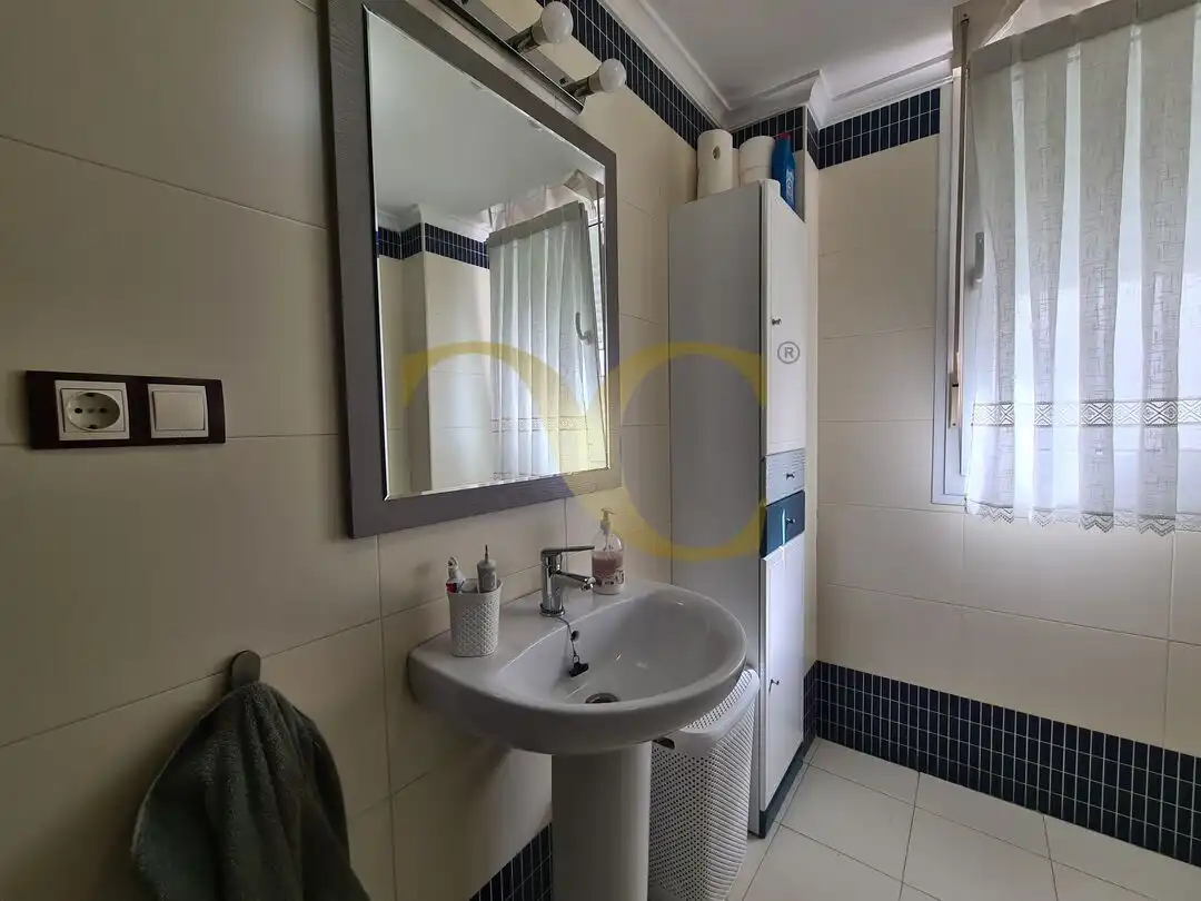 Badezimmer von Wohnung zum Verkauf in Siero mit Heizung, Terrasse und Abstellraum