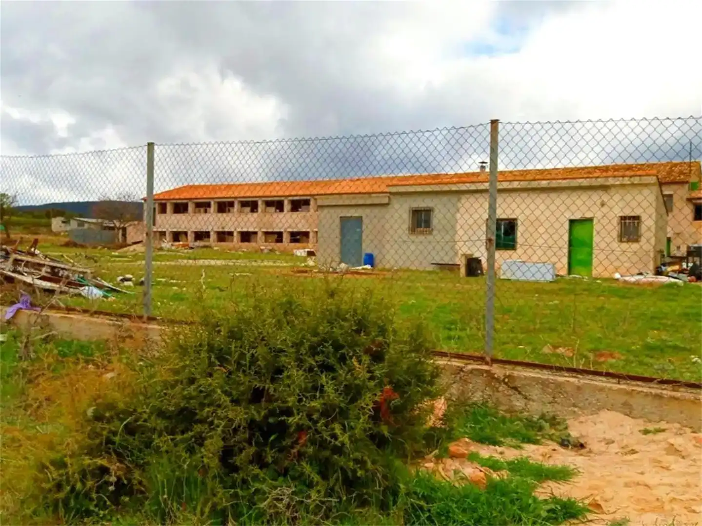 Vista exterior de Terreny industrial en venda en Sinarcas, Valencia