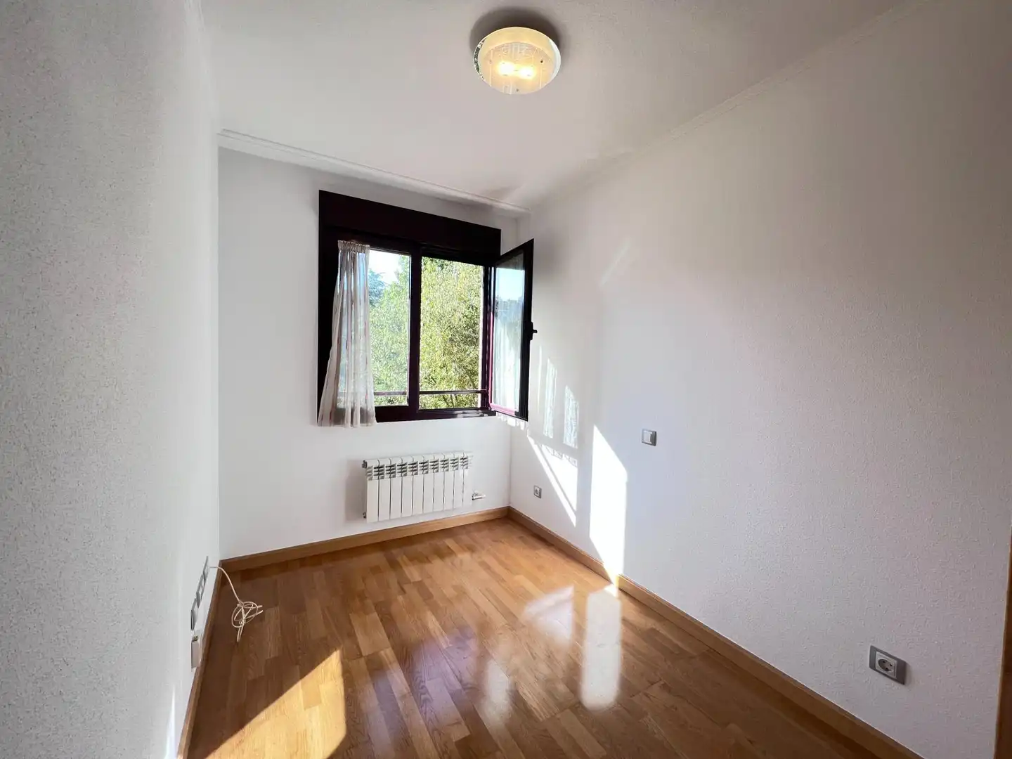 Bedroom of Flat for rent in Madrid  with Air Conditioner, Heating and Private garden