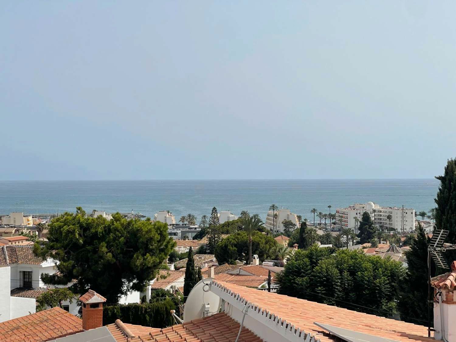 Vista exterior de Casa o xalet en venda en Vélez-Málaga amb Terrassa, Traster i Piscina