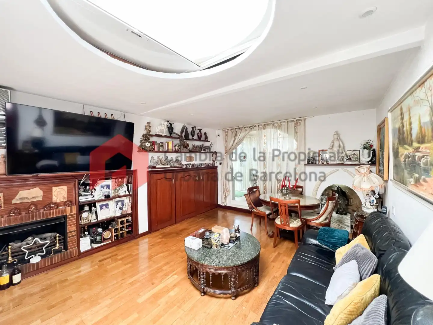 Sala de estar de Ático en venta en Barcelona con Parquet, Terraza y Balcón