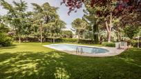 Piscina de Casa o xalet en venda en Boadilla del Monte amb Aire condicionat, Terrassa i Piscina