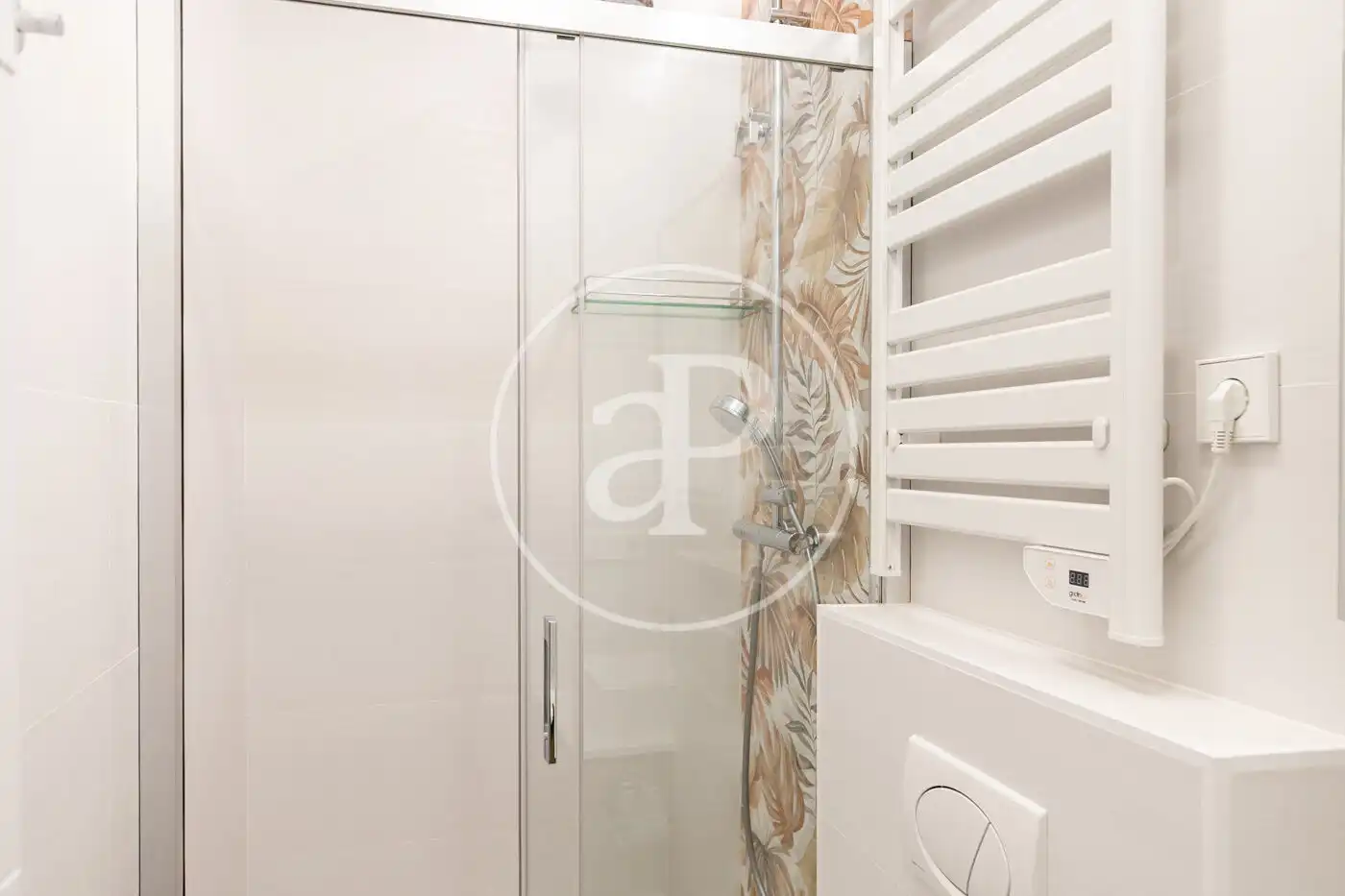 Badezimmer von Wohnung zum Verkauf in Barcelona mit Klimaanlage, Heizung und Möbliert