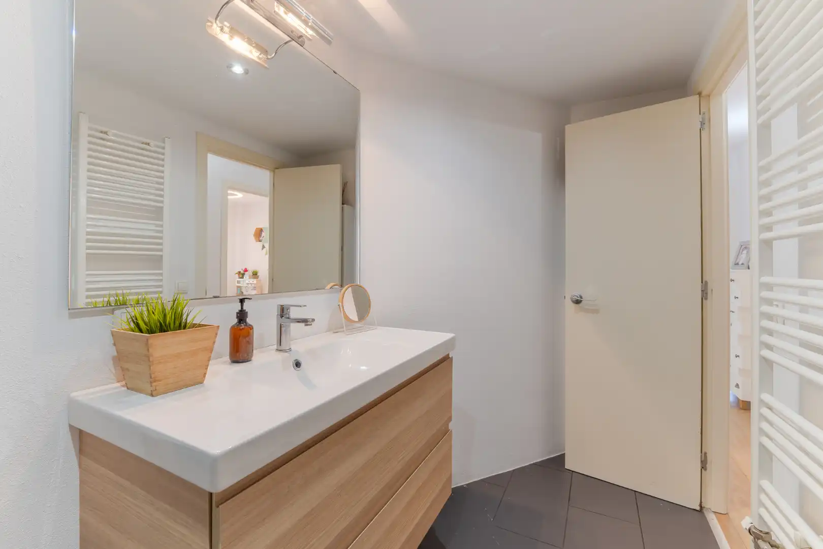 Badezimmer von Wohnung zum Verkauf in Girona mit Klimaanlage, Heizung und Parkett