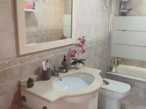 Badezimmer von Wohnung zur Miete in  Valencia Capital mit Klimaanlage