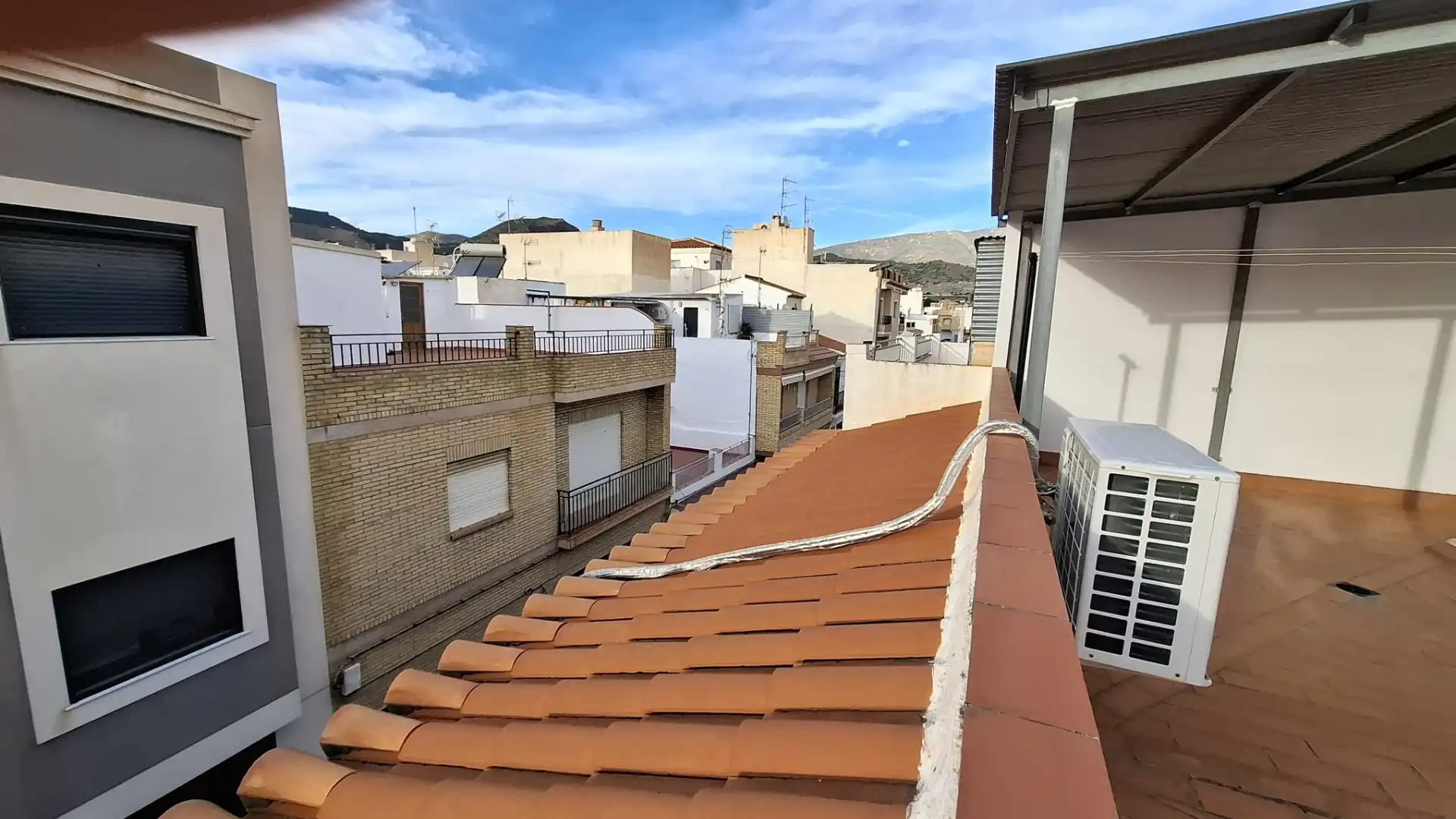 Vista exterior de Casa o xalet en venda en Motril amb Aire condicionat, Terrassa i Traster