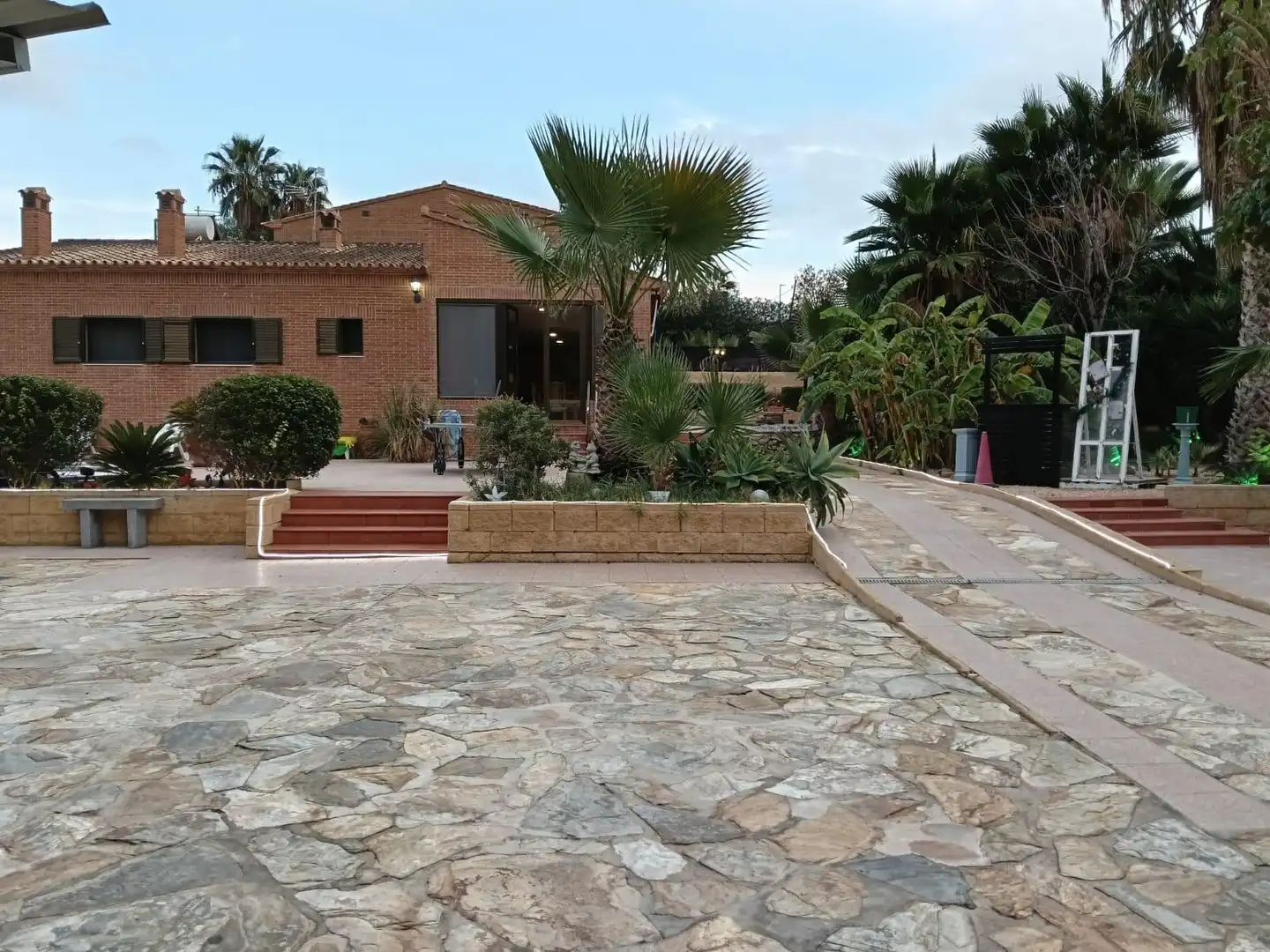 Vista exterior de Casa o xalet en venda en Villajoyosa / La Vila Joiosa amb Aire condicionat, Jardí privat i Terrassa