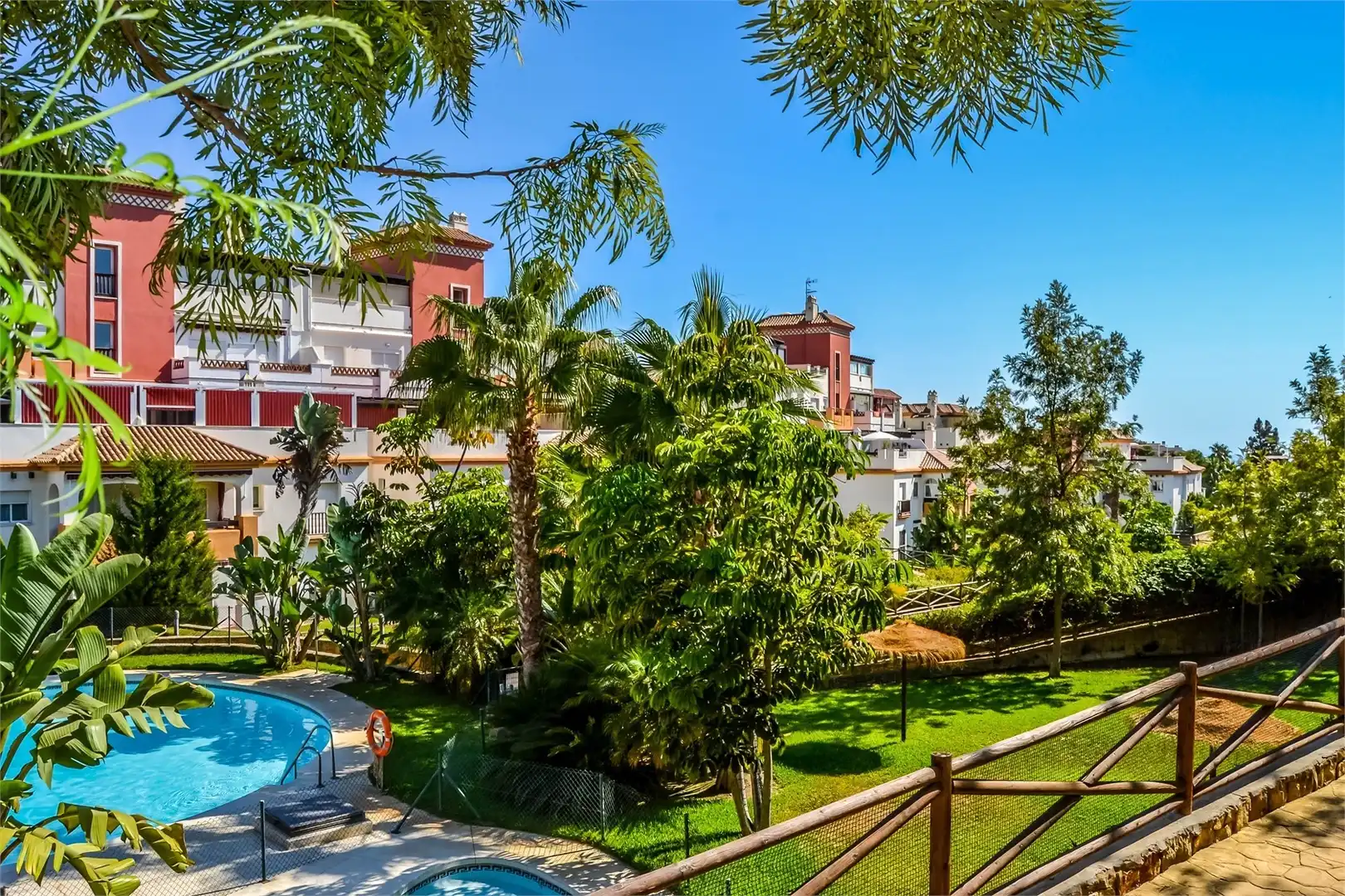 Jardín de Planta baja en venta en Vélez-Málaga con Aire acondicionado, Terraza y Piscina comunitaria