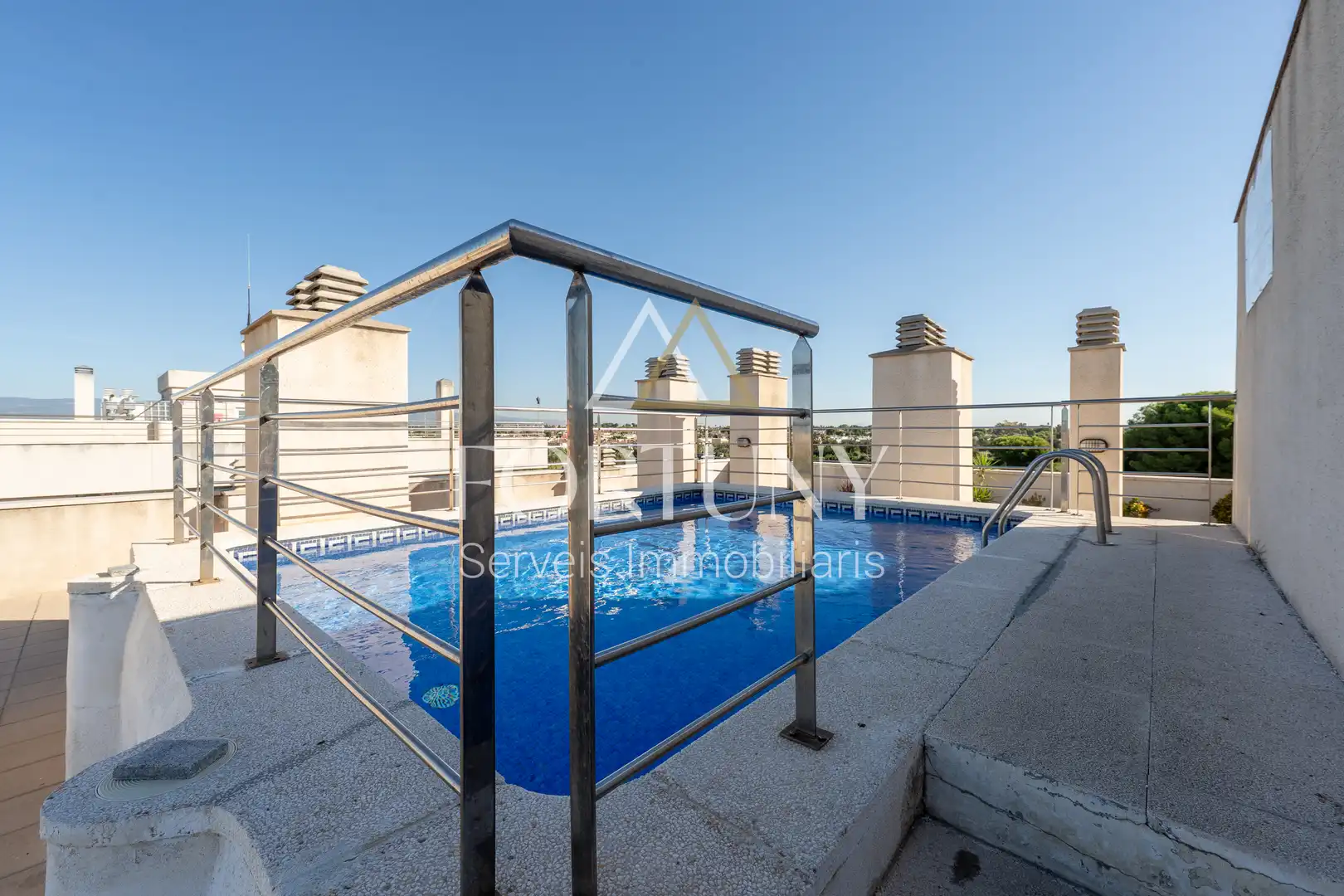 Swimming pool of Study for sale in Cambrils