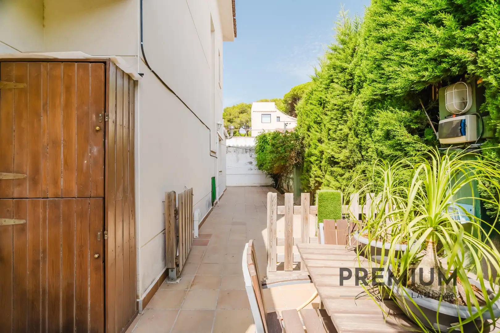 Exterior view of Houses for sale in Castelldefels  with Swimming Pool