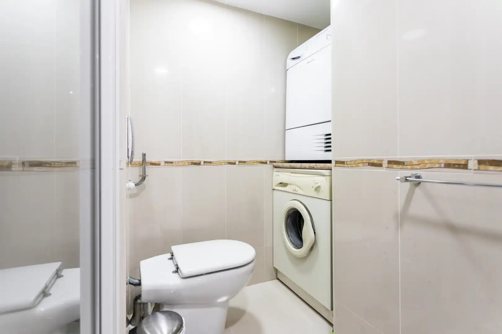 Bathroom of Study for sale in Fuengirola  with Air Conditioner, Terrace and Furnished