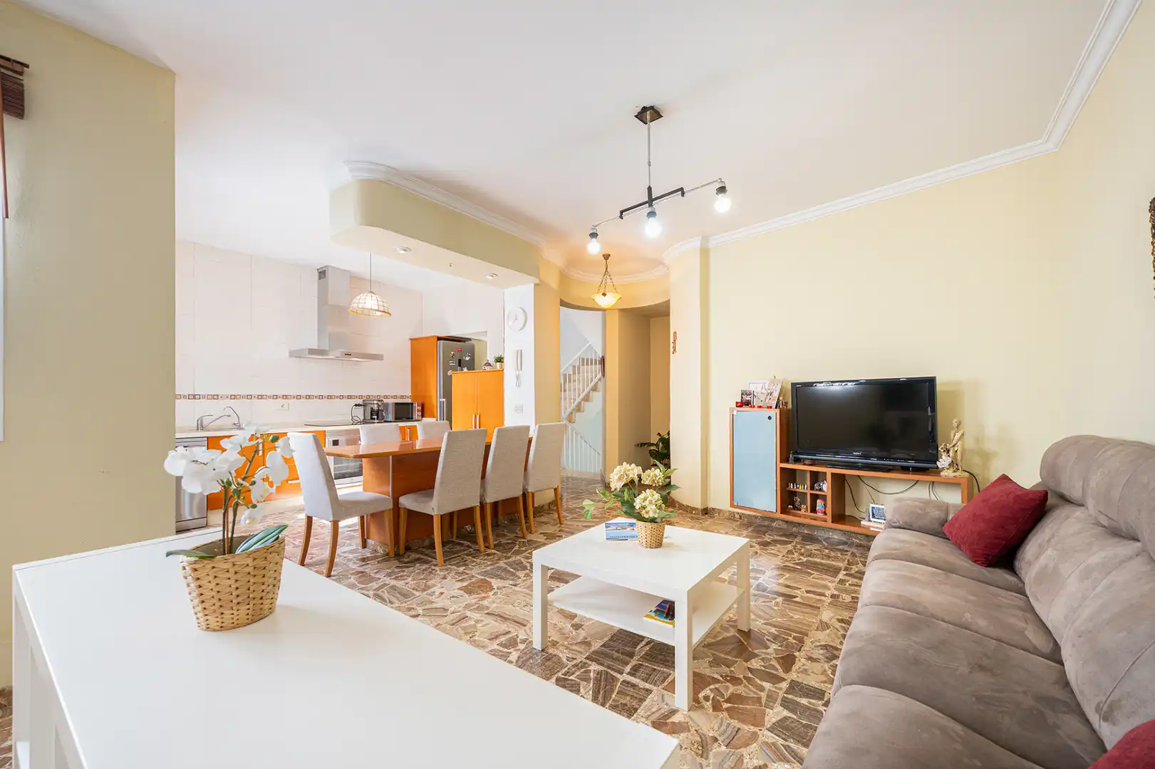 Sala d'estar de Casa adosada en venda en Las Palmas de Gran Canaria amb Terrassa, Moblat i Balcó