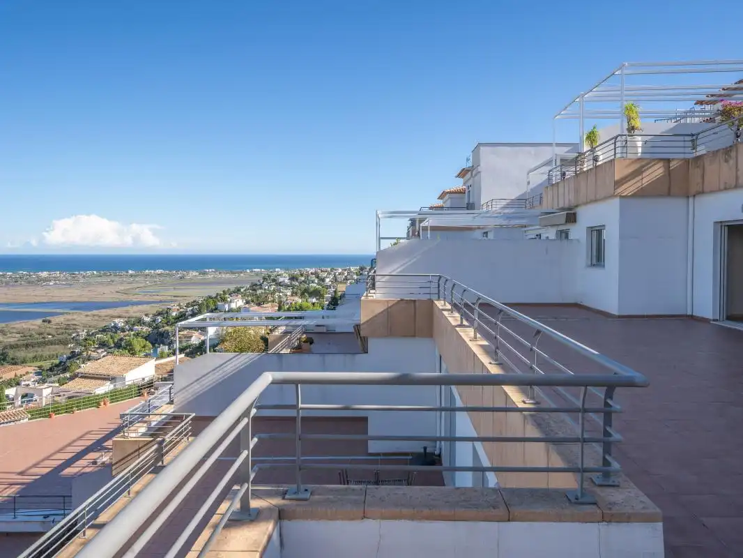 Vista exterior de Planta baixa en venda en Pego amb Aire condicionat, Calefacció i Jardí privat