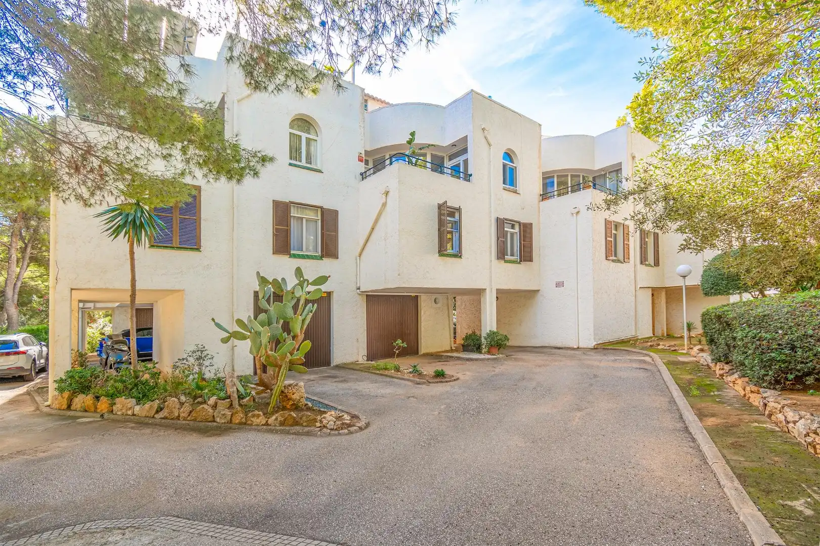 Vista exterior de Dúplex en venda en Calvià amb Aire condicionat, Calefacció i Jardí privat
