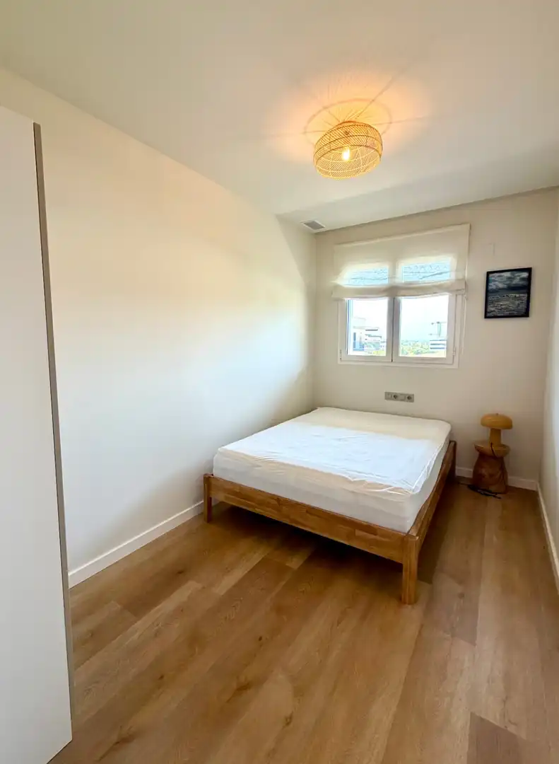 Dormitori de Apartament de lloguer en Sitges amb Aire condicionat, Calefacció i Jardí privat