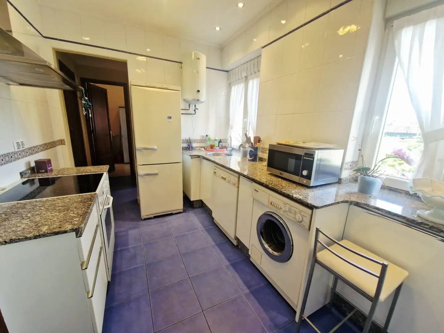 Cocina de Piso en venta en Avilés con Calefacción, Parquet y Trastero